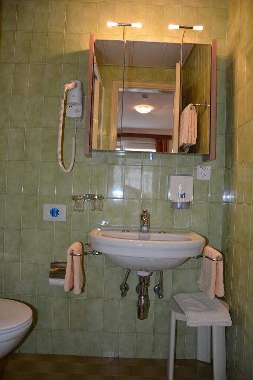 Hotel Dischma - Free Bus And Train Ticket Paradiso